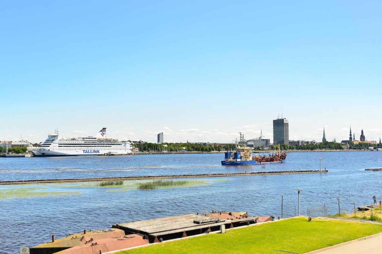 Hotel Vantis Riverside Riga Exterior photo